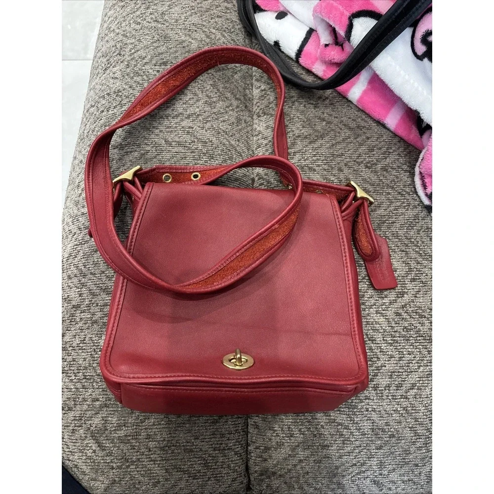 Vintage Coach Legacy Companion Flap Turn Lock Crossbody Red Leather 9715 - Picture 1 of 5